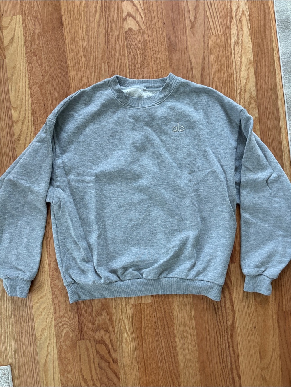 ALO Yoga Light Gray Women's Crewneck Sweatshirt